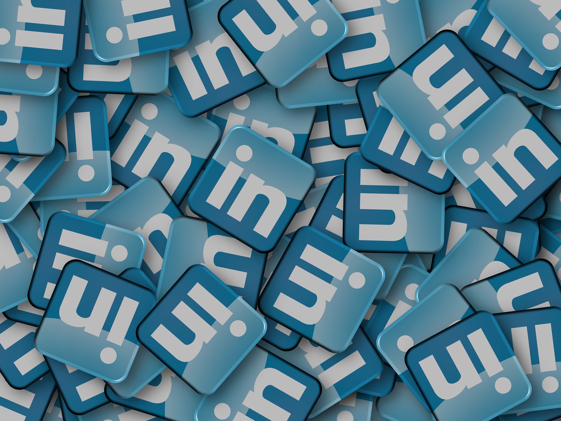 Blue LinkedIn logo tiles piled on top of each other